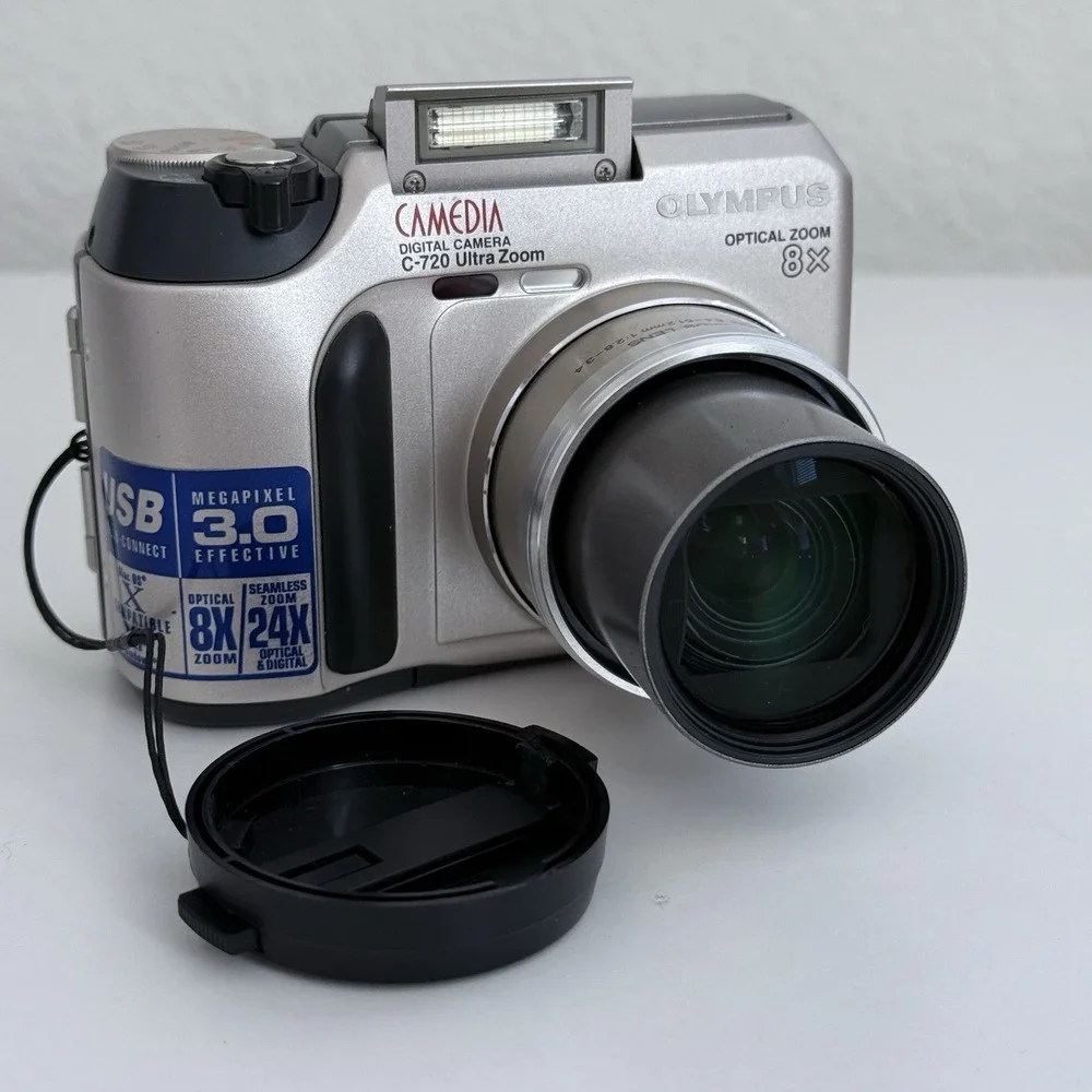 Olympus Camedia C-720 Ultra Zoom 3.0MP Digital CAMERA ONLY Silver POWERS ON